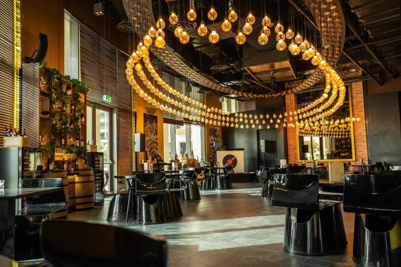 คราวน์ พลาซา อาบูดาบี ยาสไอส์แลนด์ Hotel ภายนอก รูปภาพ