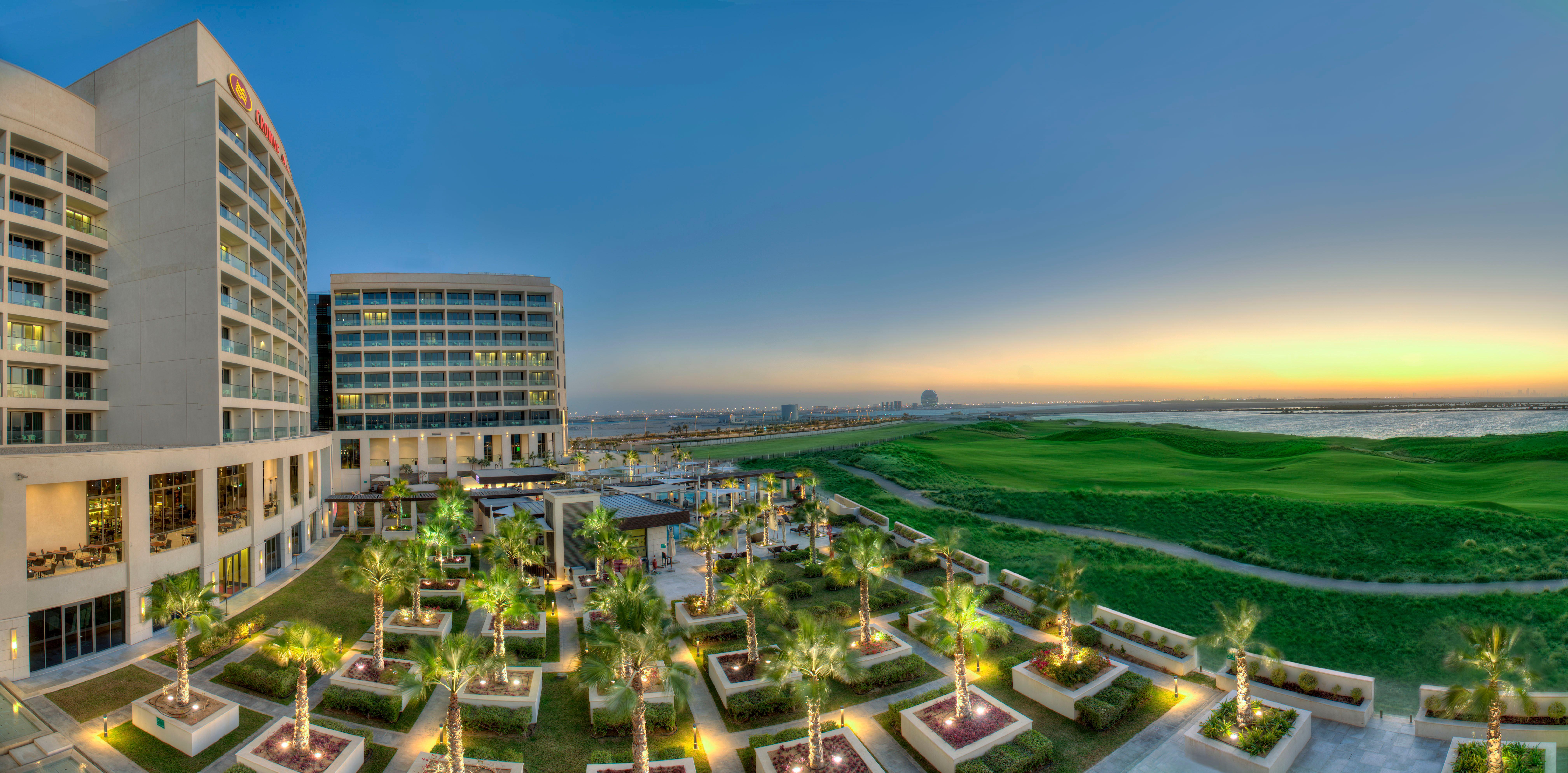 คราวน์ พลาซา อาบูดาบี ยาสไอส์แลนด์ Hotel ภายนอก รูปภาพ